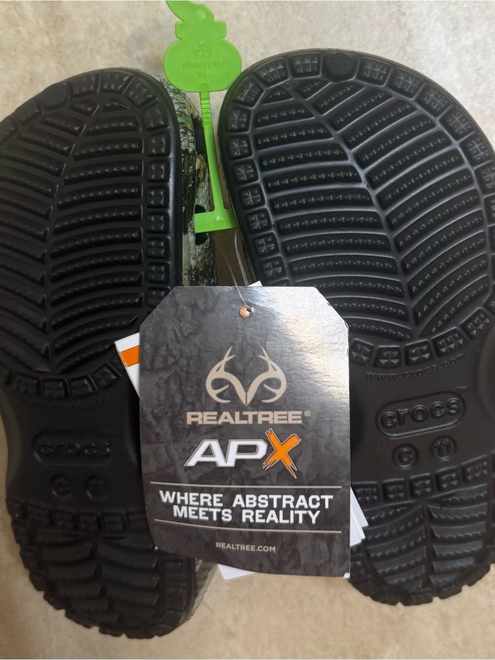 Crocs Kids' Realtree APX Classic Clog - Picture 9 of 9